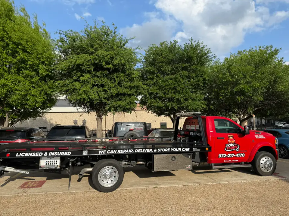 Tow Teddy red flatbed tow truck serving Dallas and Lake Highlands 24/7